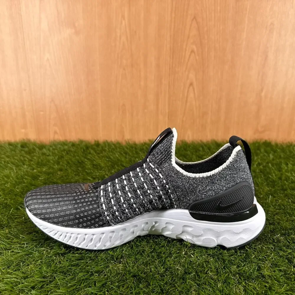 Nike React Phantom Run Flyknit 2 Oreo CJ0280-002 Women's Sz 8 / Men's Sz 6.5